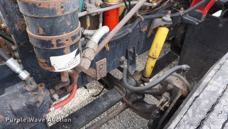 image for item DD7696 1995 International Eagle 9400 semi truck