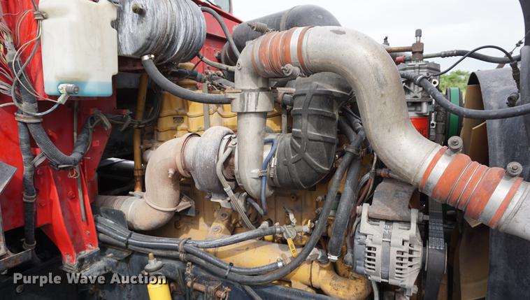 image for item DD7696 1995 International Eagle 9400 semi truck