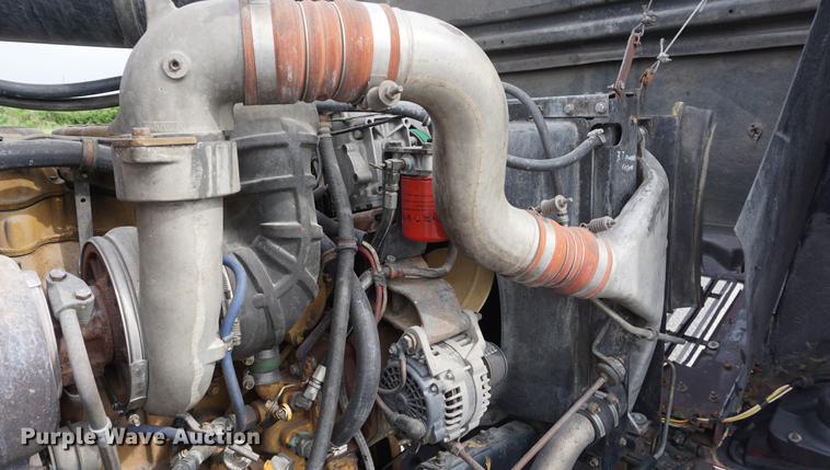 image for item DD7696 1995 International Eagle 9400 semi truck