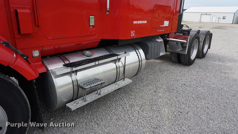 image for item DD7696 1995 International Eagle 9400 semi truck