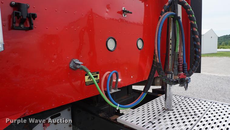 image for item DD7696 1995 International Eagle 9400 semi truck