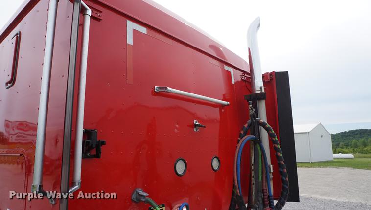 image for item DD7696 1995 International Eagle 9400 semi truck