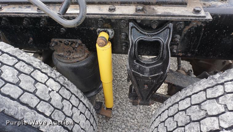 image for item DD7696 1995 International Eagle 9400 semi truck