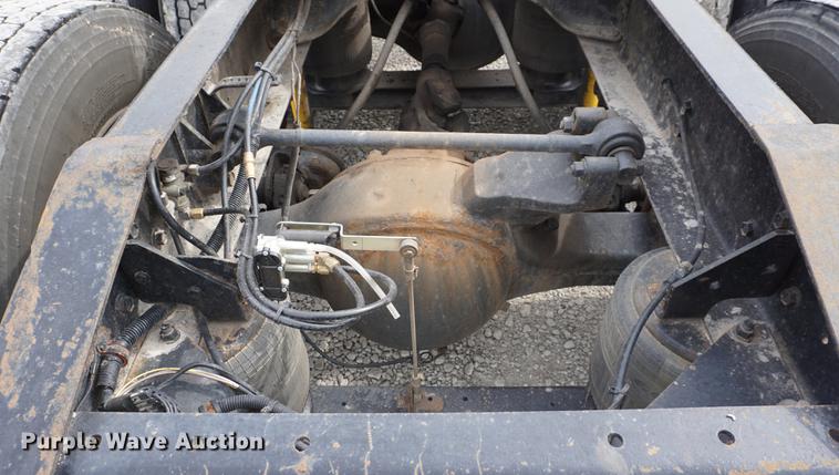 image for item DD7696 1995 International Eagle 9400 semi truck