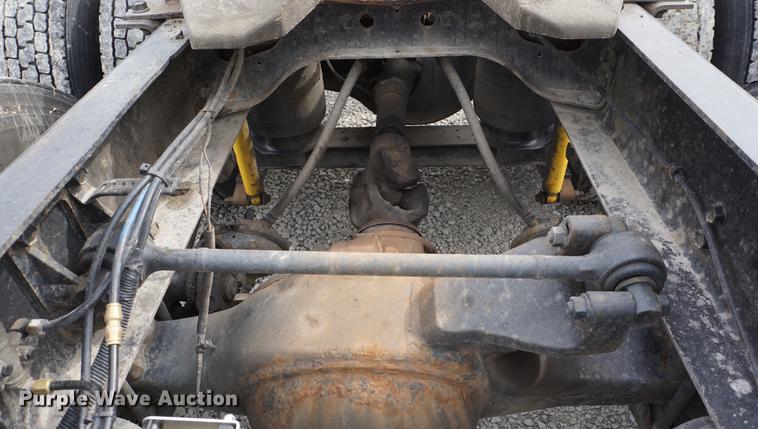 image for item DD7696 1995 International Eagle 9400 semi truck