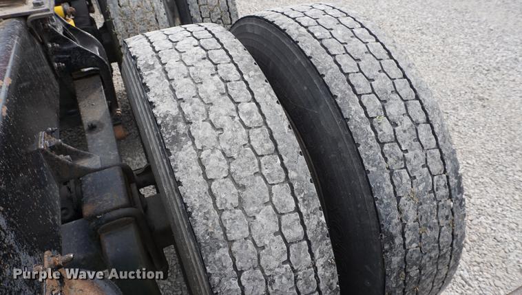 image for item DD7696 1995 International Eagle 9400 semi truck