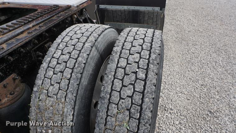 image for item DD7696 1995 International Eagle 9400 semi truck