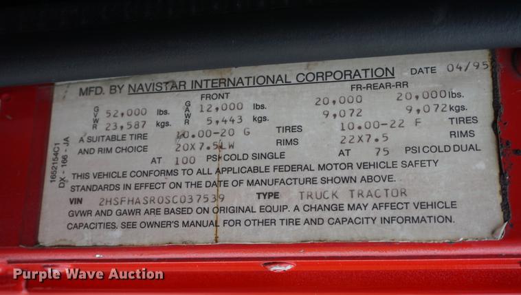 image for item DD7696 1995 International Eagle 9400 semi truck