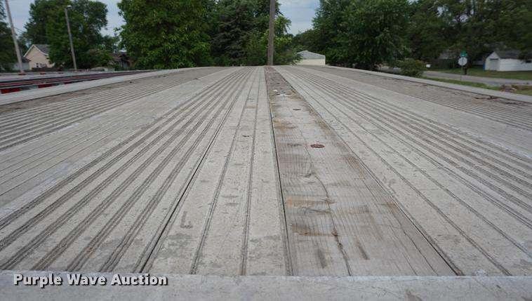 image for item DD7697 1997 East flatbed trailer