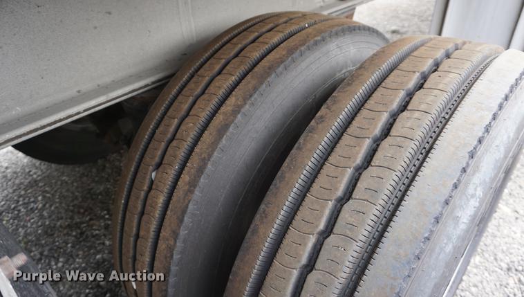 image for item DD7697 1997 East flatbed trailer