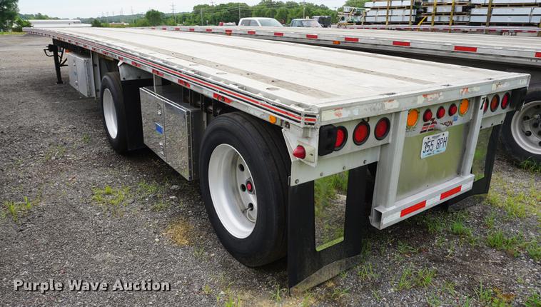 image for item DD7698 1999 Benson flatbed trailer