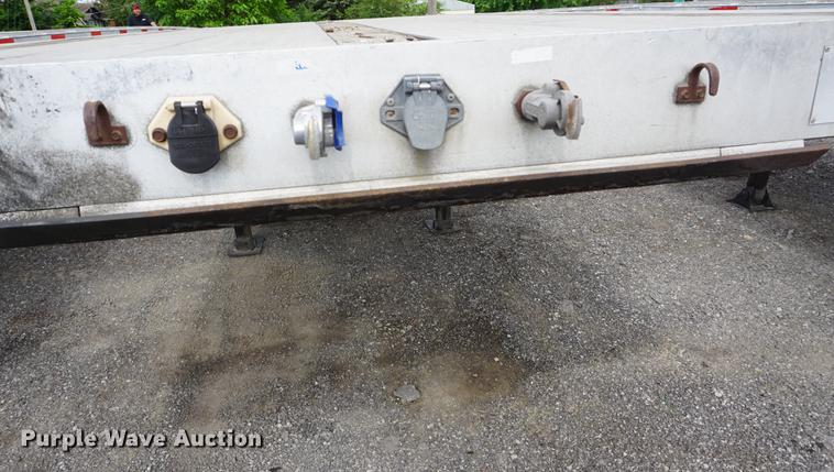 image for item DD7698 1999 Benson flatbed trailer