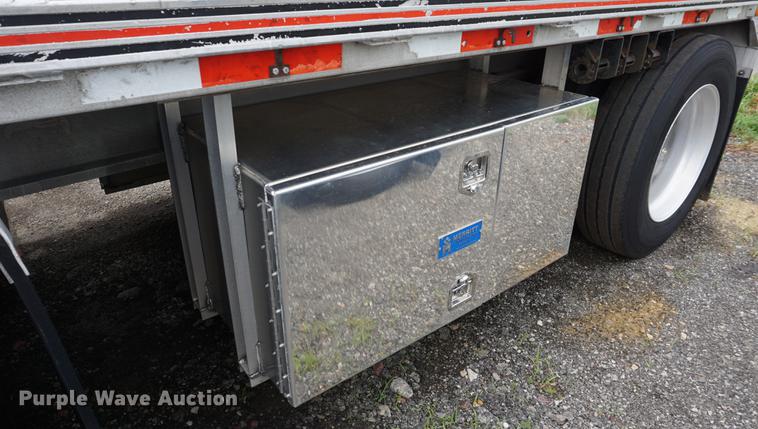 image for item DD7698 1999 Benson flatbed trailer