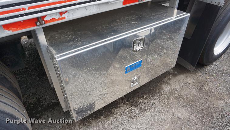 image for item DD7698 1999 Benson flatbed trailer