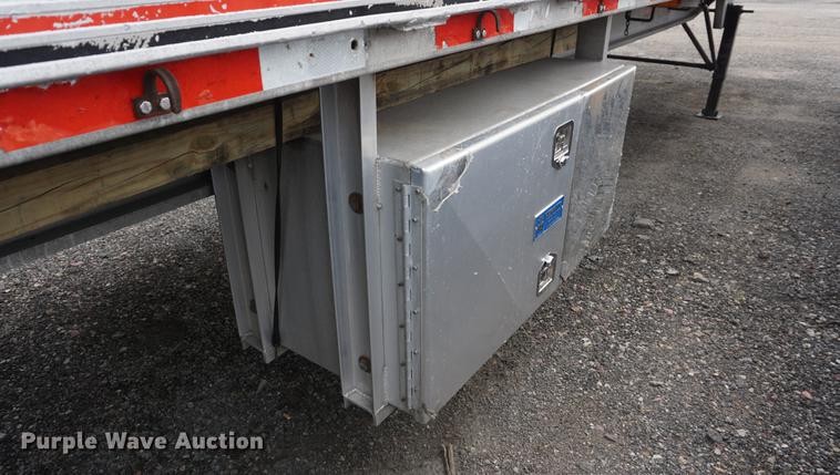 image for item DD7698 1999 Benson flatbed trailer