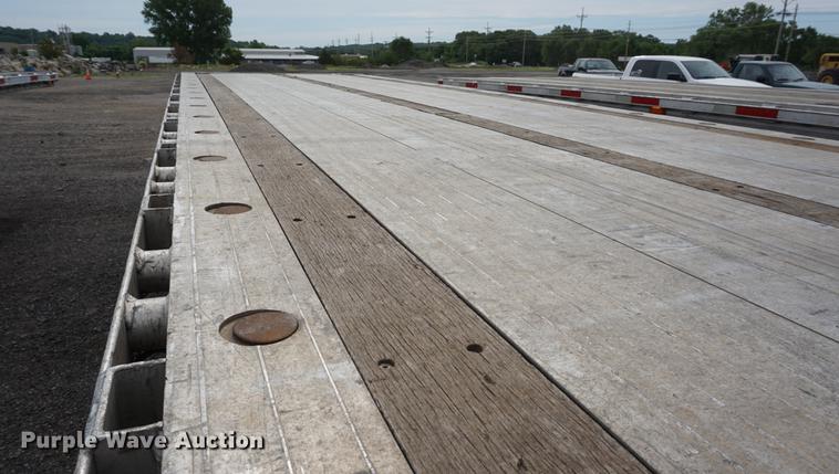 image for item DD7698 1999 Benson flatbed trailer