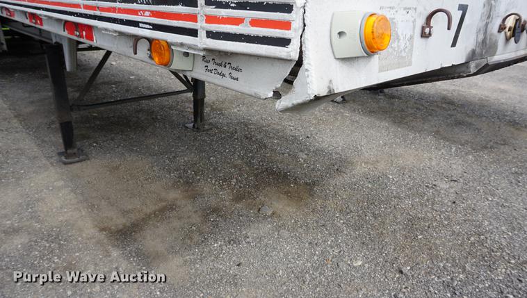 image for item DD7698 1999 Benson flatbed trailer