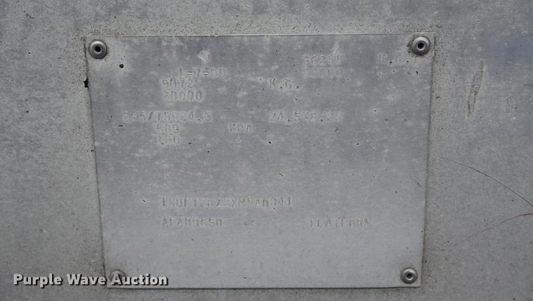 image for item DD7698 1999 Benson flatbed trailer