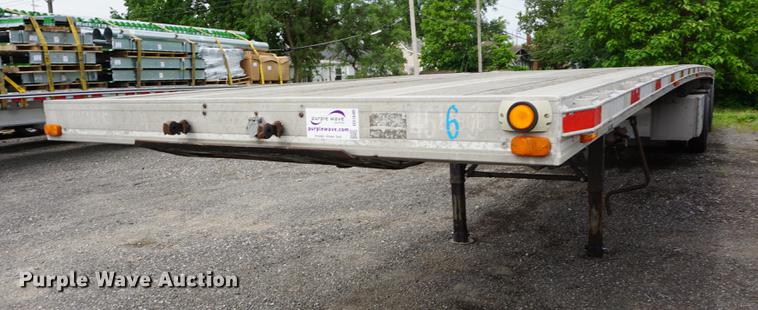 image for item DD7699 1998 East flatbed trailer