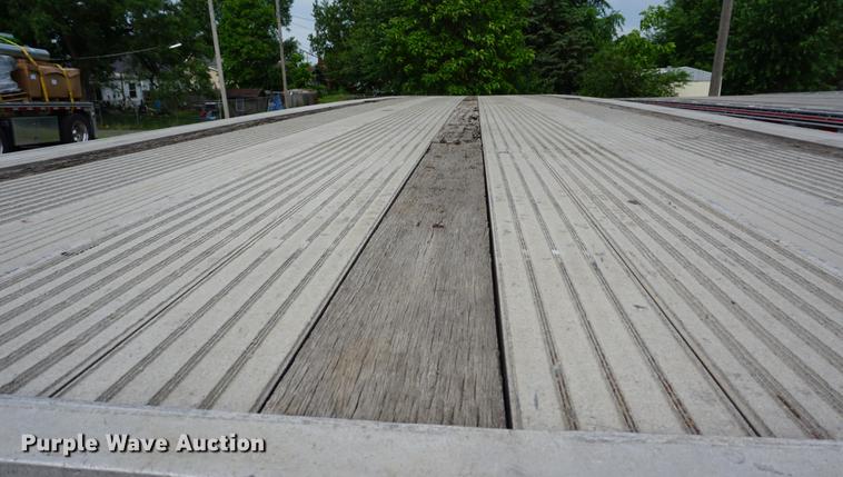 image for item DD7699 1998 East flatbed trailer