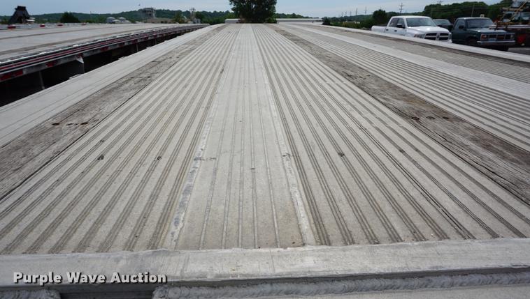 image for item DD7699 1998 East flatbed trailer