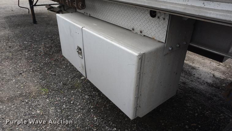 image for item DD7699 1998 East flatbed trailer