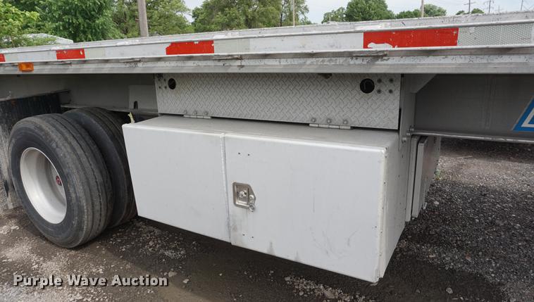 image for item DD7699 1998 East flatbed trailer