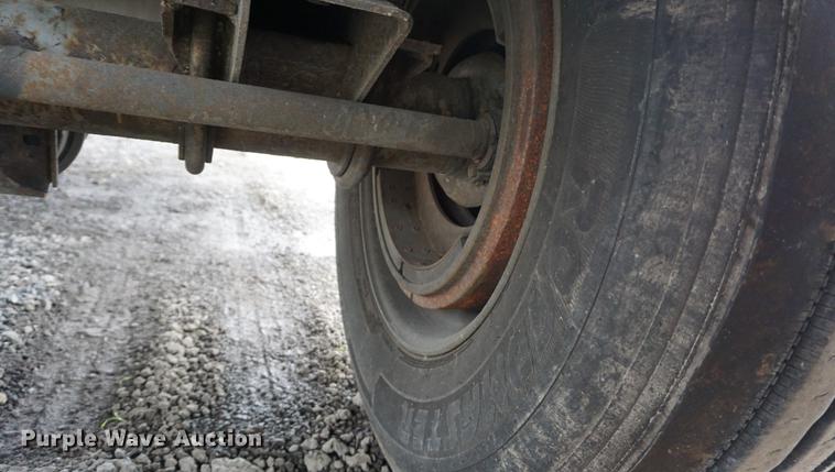 image for item DD7699 1998 East flatbed trailer