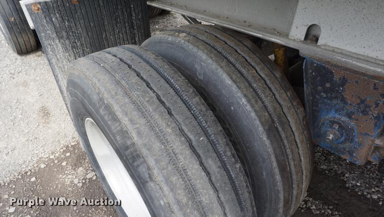 image for item DD7699 1998 East flatbed trailer