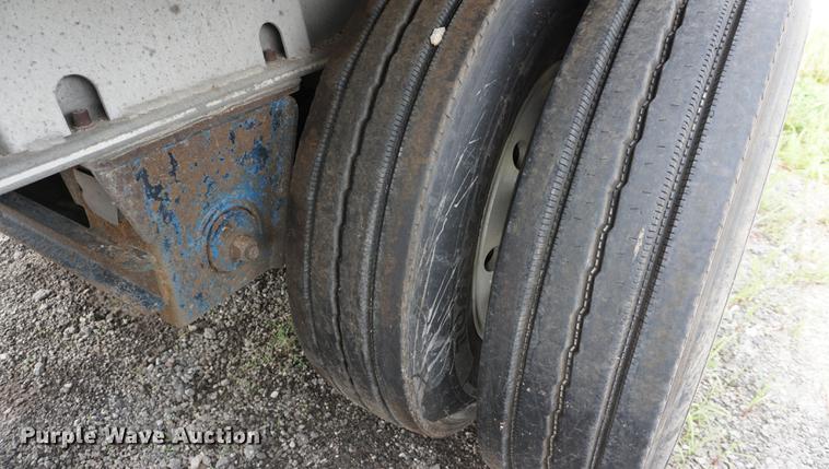 image for item DD7699 1998 East flatbed trailer