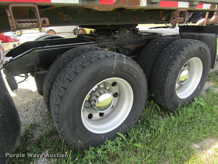 image for item DD8496 2009 Peterbilt 387 semi truck