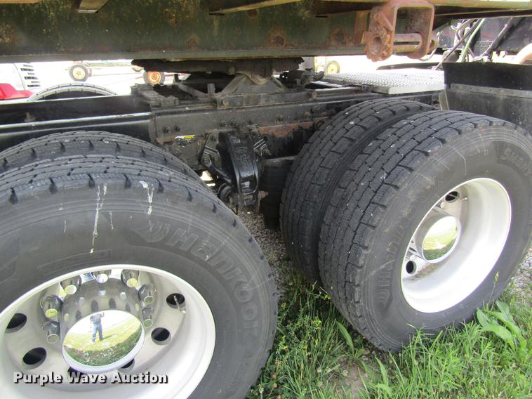 image for item DD8496 2009 Peterbilt 387 semi truck