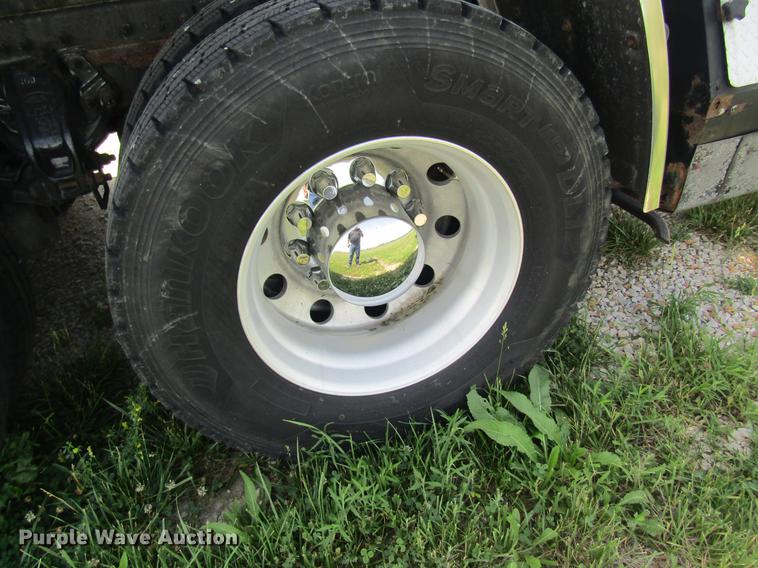 image for item DD8496 2009 Peterbilt 387 semi truck