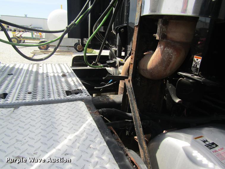 image for item DD8496 2009 Peterbilt 387 semi truck