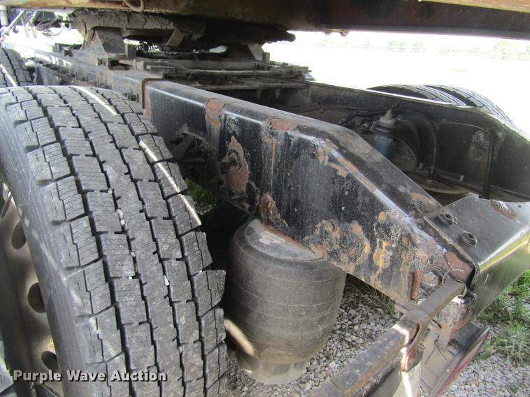 image for item DD8496 2009 Peterbilt 387 semi truck