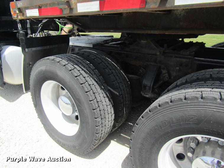 image for item DD8496 2009 Peterbilt 387 semi truck