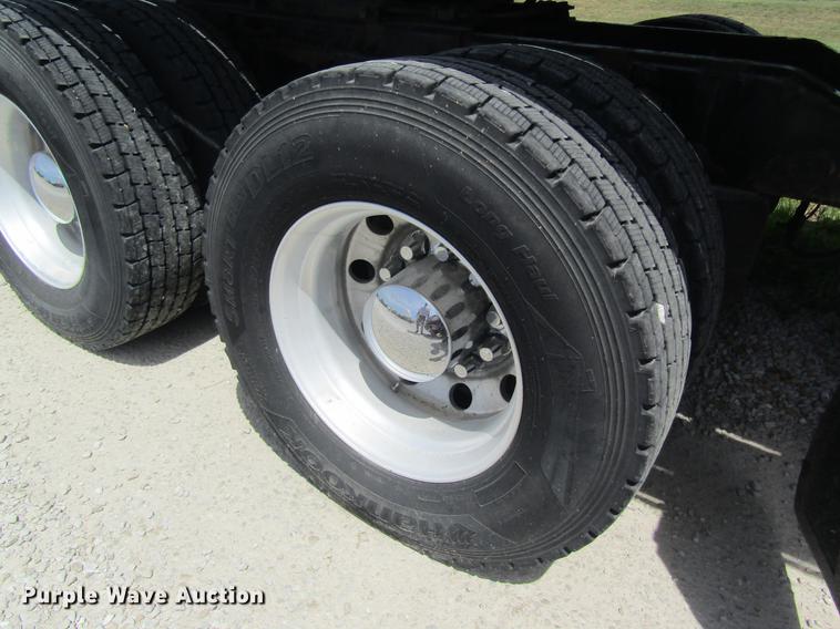 image for item DD8496 2009 Peterbilt 387 semi truck