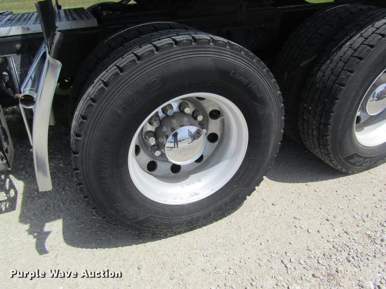 image for item DD8496 2009 Peterbilt 387 semi truck