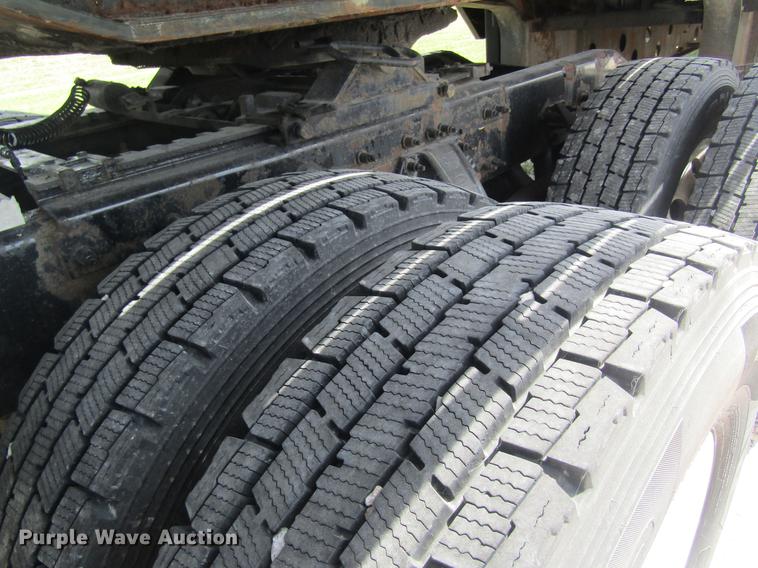 image for item DD8496 2009 Peterbilt 387 semi truck