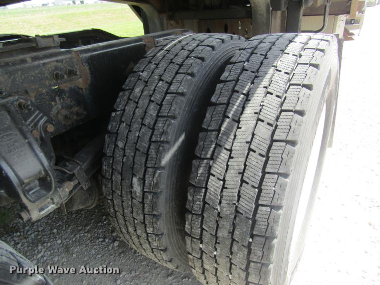 image for item DD8496 2009 Peterbilt 387 semi truck