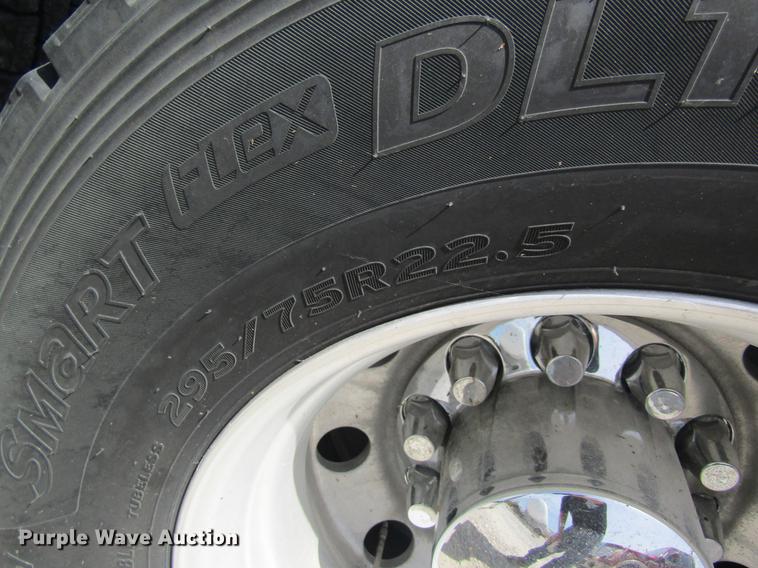 image for item DD8496 2009 Peterbilt 387 semi truck