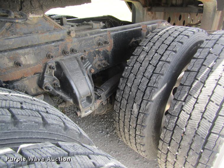 image for item DD8496 2009 Peterbilt 387 semi truck