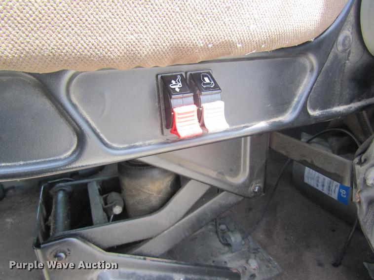 image for item DD8496 2009 Peterbilt 387 semi truck