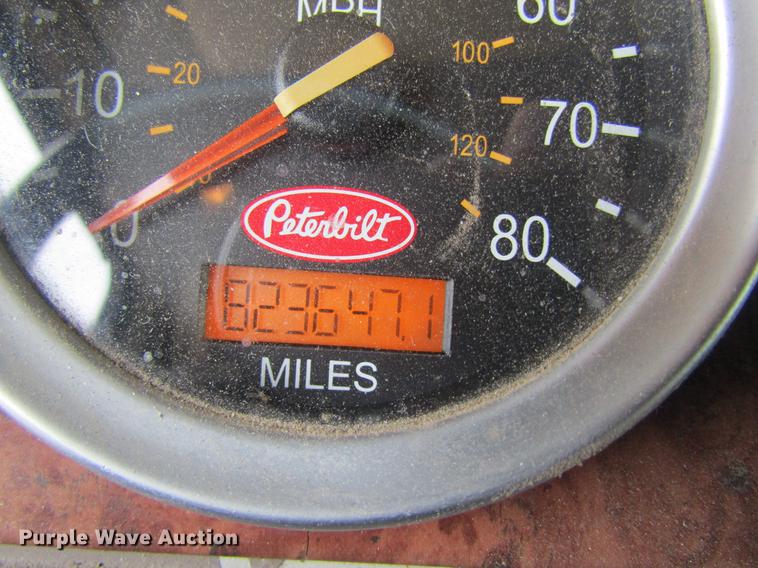 image for item DD8496 2009 Peterbilt 387 semi truck