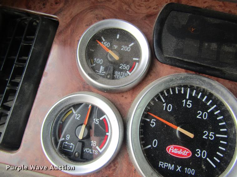 image for item DD8496 2009 Peterbilt 387 semi truck