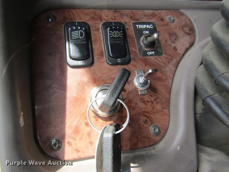 image for item DD8496 2009 Peterbilt 387 semi truck