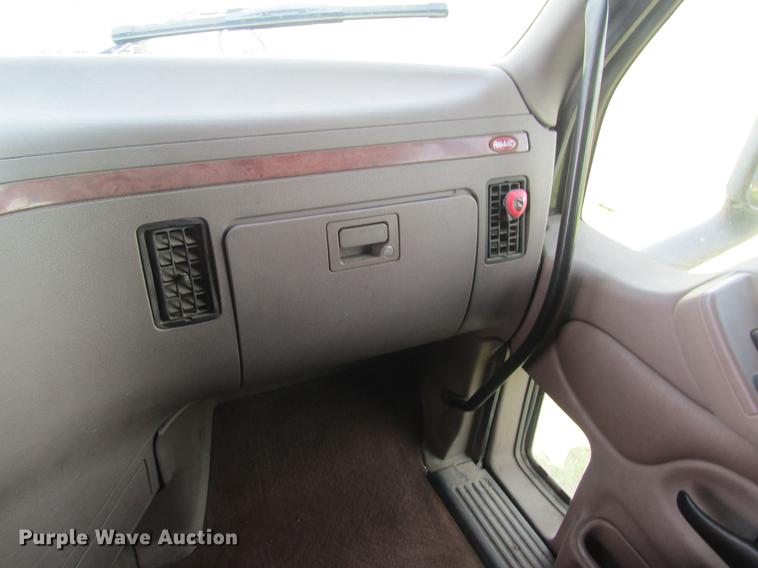 image for item DD8496 2009 Peterbilt 387 semi truck