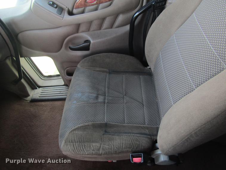 image for item DD8496 2009 Peterbilt 387 semi truck