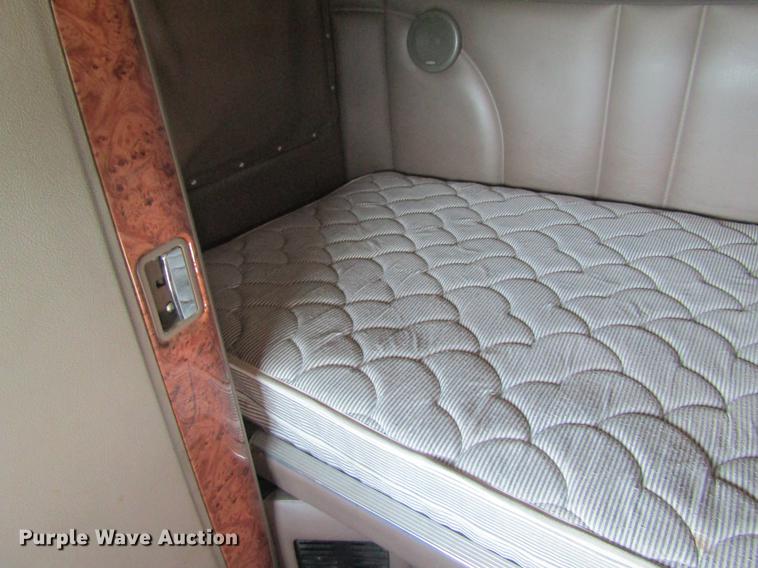 image for item DD8496 2009 Peterbilt 387 semi truck