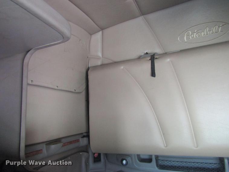 image for item DD8496 2009 Peterbilt 387 semi truck